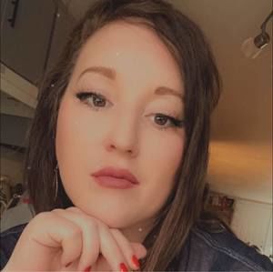 Meet your Posher, Adena